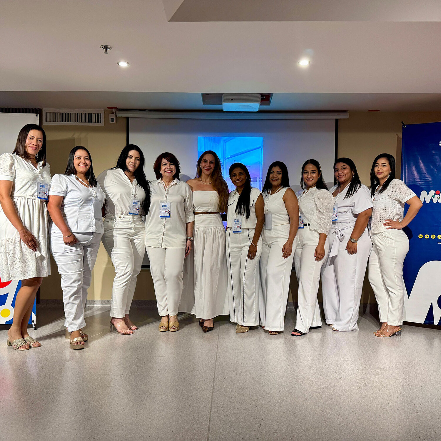 Asistentes y profesionales de enfermería durante el Primer Simposio de Enfermería de MiRed IPS sobre seguridad del paciente, cultura de Cero Daño y alta confiabilidad en la atención en salud.