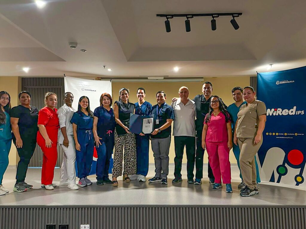 Equipo MiRed IPS recibe Diamond Status Equipo de MiRed IPS celebra reconocimiento Diamond Status por atención del ACV