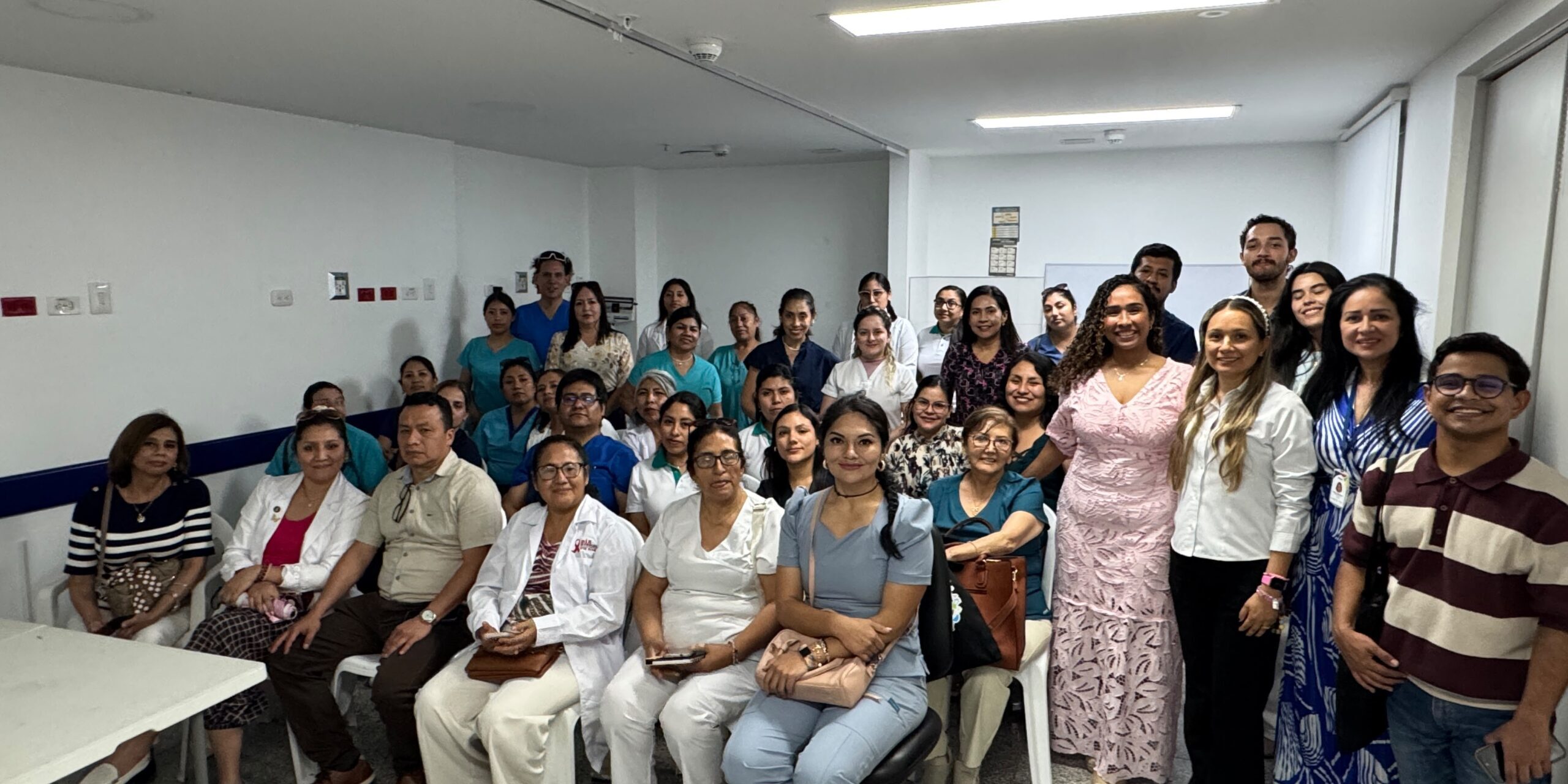 Estudiantes de Perú y equipo de MiRed IPS durante intercambio académico en CAMINO Nazareth