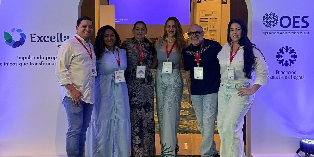 Equipo de MiRed IPS durante el 35 Foro Internacional OES
