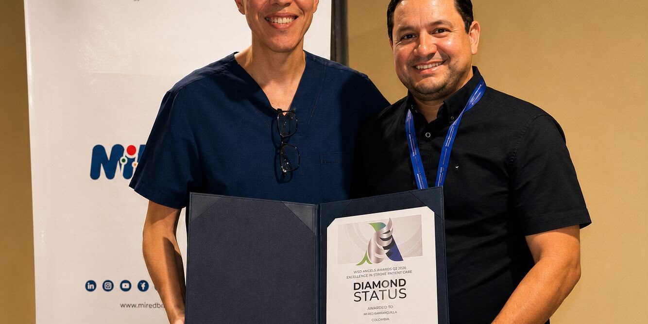 Dr. Lara y Dr. Gabriel Silvera | Diamond Status MiRed IPS Dr. Lara y Dr. Gabriel Silvera, director de Riesgos de MiRed IPS, con reconocimiento Diamond Status