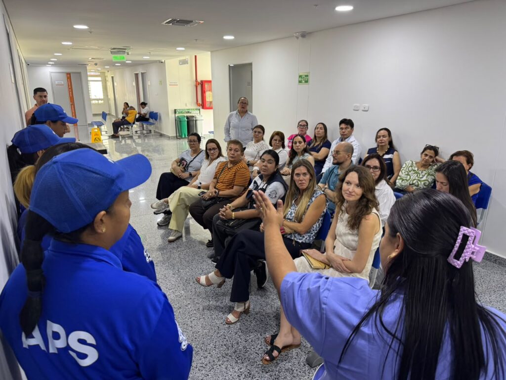 Delegación de Honduras y Banco Mundial durante visita al PASO San Camilo de MiRed IPS