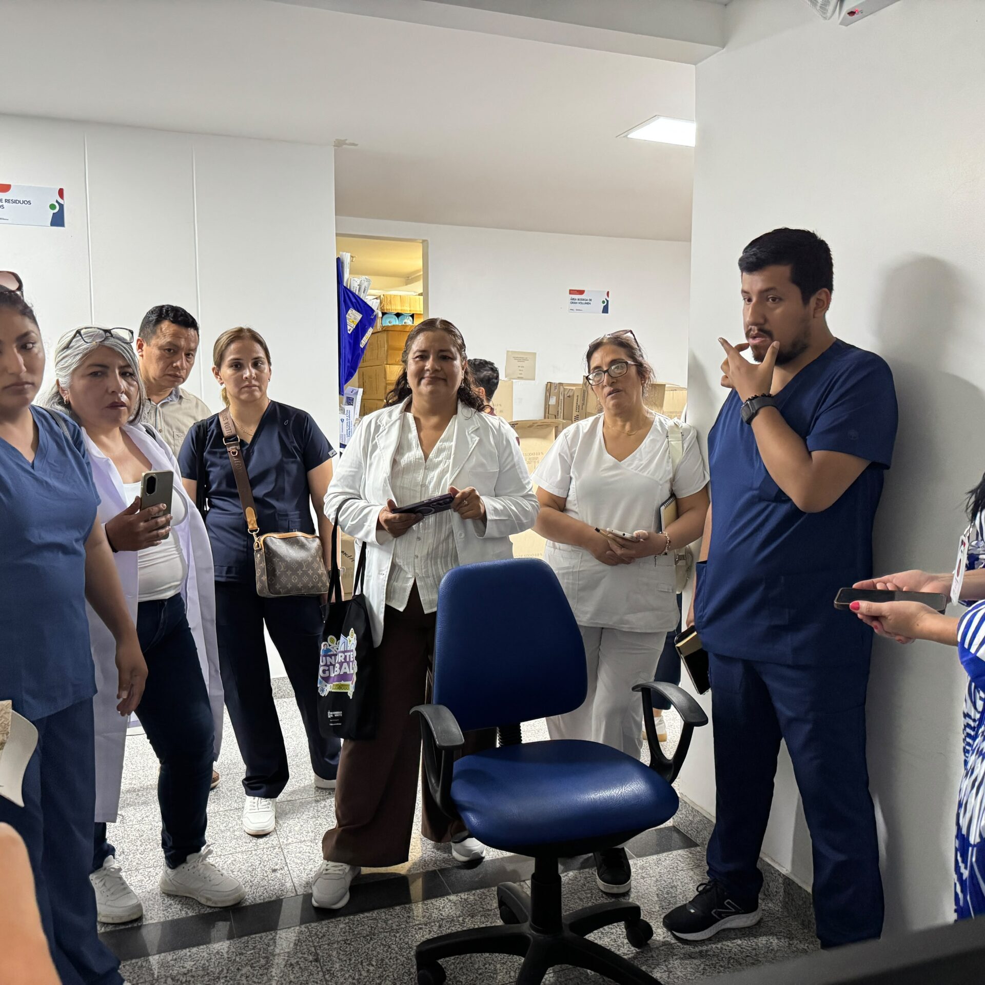 Estudiantes de Perú durante recorrido por las instalaciones del CAMINO Nazareth